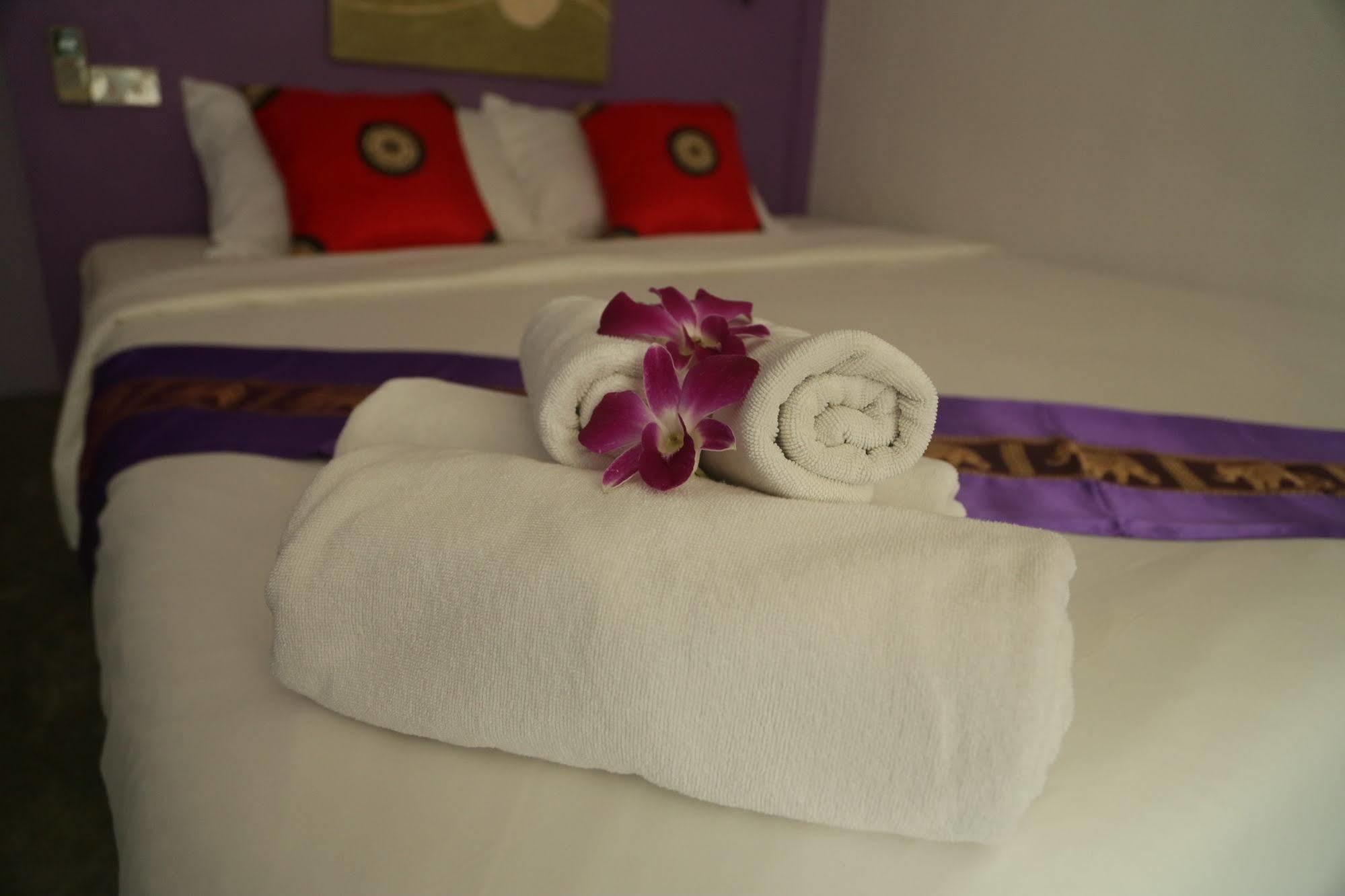 Boondaree Home Resort Bãi biển Kata Ngoại thất bức ảnh